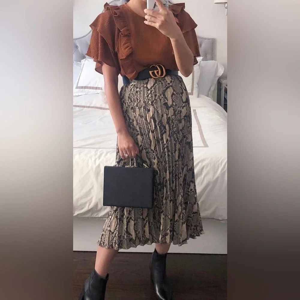 Express Textured Double Ruffle Top - Picture 2 of 3